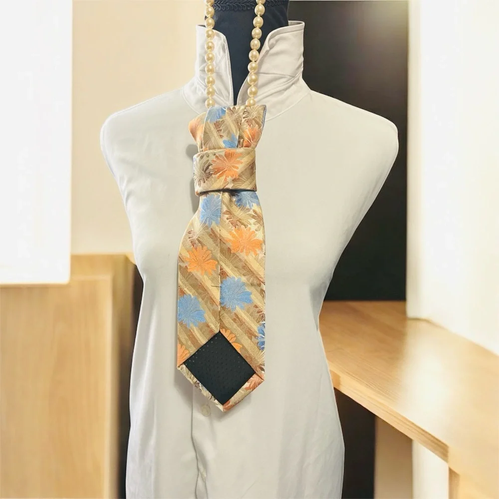 Elegant Floral Necktie with Flower Brooch - Picture 3 of 3